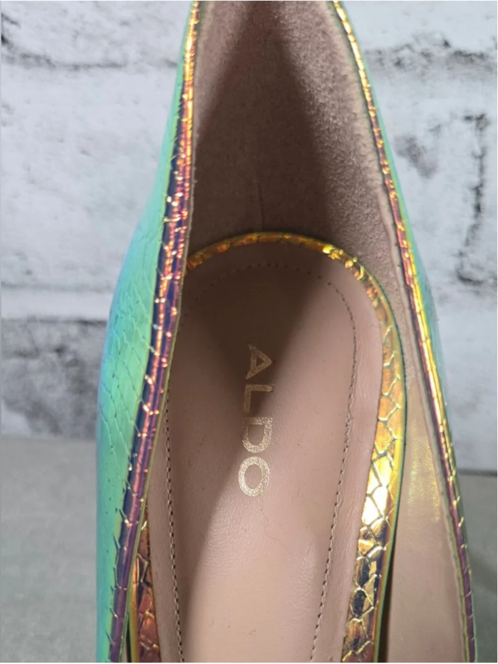 ALDO Iridescent Holographic Snakeskin Pointed Toe Pumps Heels Size 6